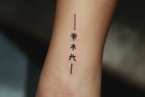 Minimalistische Tattoos: Weniger ist oft mehr